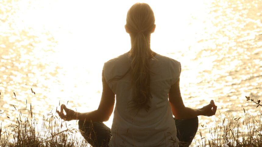 meditate, woman, yoga, saude preventiva, mulher
