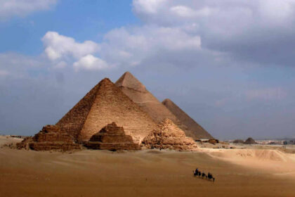 Como Os Antigos Egípcios Transportaram Blocos Gigantes? Nova Pesquisa Indica Uma Resposta Comunicação e Relacionamento
