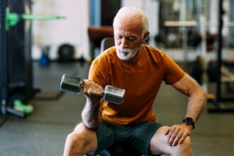 Musculação: o aliado surpreendente contra a insônia que você precisa conhecer