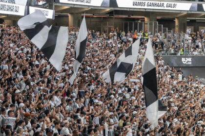 Torcida do Atlético-MG organiza ‘mosaico 2 em 1’ na Arena MRV contra San Lorenzo