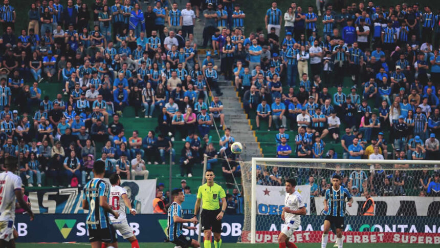 Torcedores do Grêmio já esgotaram os ingressos para a partida contra o Fluminense